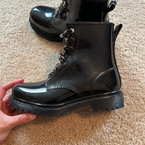 Karl Lagerfeld topanga black rain boot rhinestone slip on boot size 6 charm - Picture 4 of 8